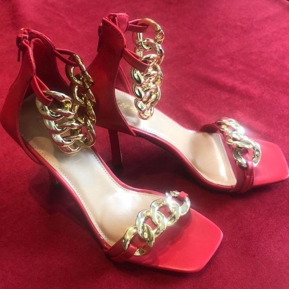 Shoe Dazzle Shoes - NEW Shoe Dazzle sandals chain detail size 9